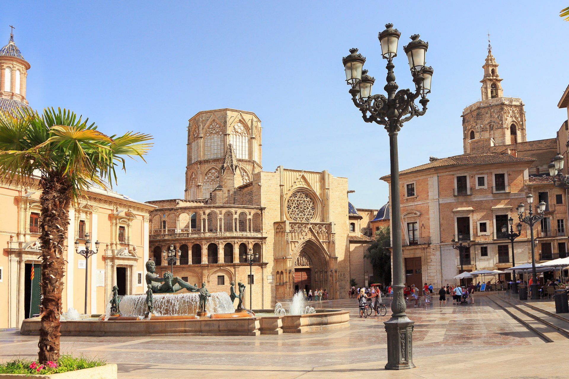 Découvrir la Plaza de la Virgen à Valence